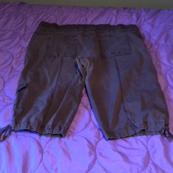 Capris - Picture 2 of 3